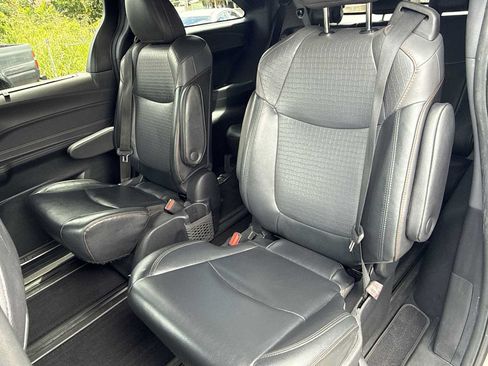 Used 2022 Toyota Sienna XSE FWD image 24