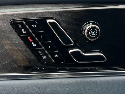 Used 2025 Cadillac Escalade IQ Luxury 2 image 29