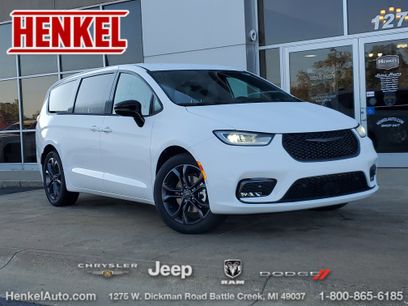 New 2026 Chrysler Pacifica Select