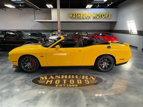 Used 2017 Dodge Challenger SRT w/ Technology Group image 2