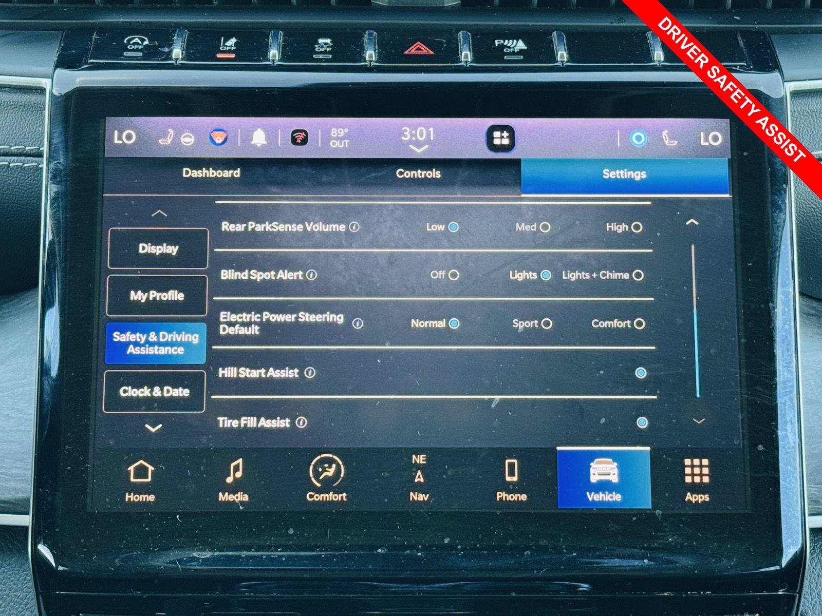 Used 2023 Jeep Grand Cherokee L Limited w/ Black Appearance Package AWD/4WD image 8