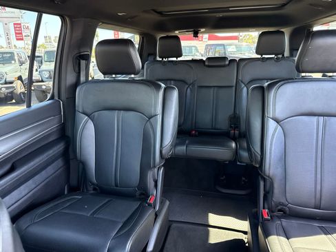 Used 2025 Jeep Wagoneer Series II w/ Premium Group I AWD/4WD image 29