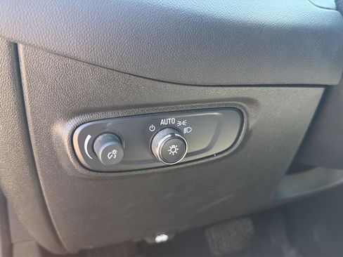 Used 2022 Chevrolet Equinox LT w/ Driver Convenience Package AWD/4WD image 19