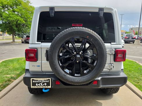 Used 2023 Jeep Wrangler Unlimited Sahara w/ Cold Weather Group AWD/4WD image 6