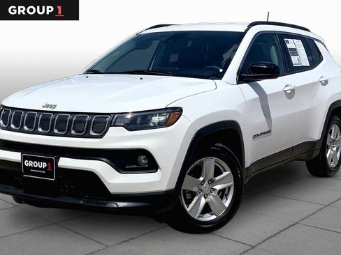 Used 2022 Jeep Compass Latitude FWD image 1