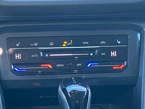 Certified 2024 Volkswagen Tiguan SE image 7