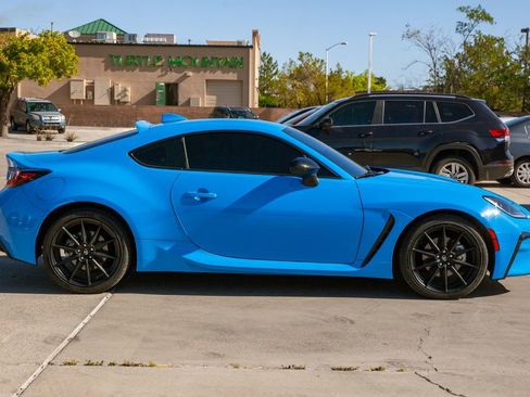 Used 2023 Toyota GR86 RWD image 3
