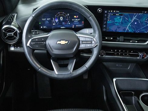 Used 2025 Chevrolet Equinox LT w/ Safety and Technology Package FWD image 11