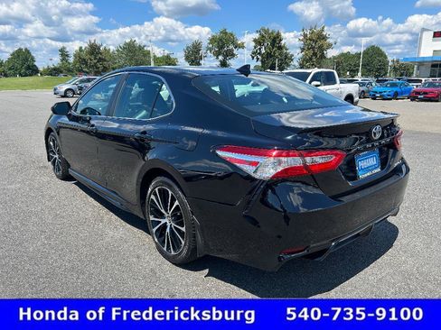 Used 2019 Toyota Camry SE FWD image 3