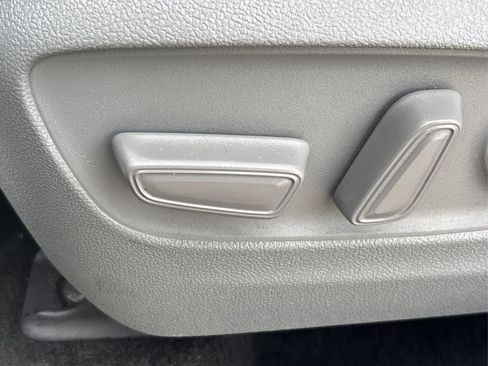 Used 2023 Toyota Highlander XLE image 43