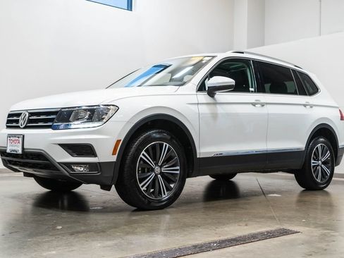 Used 2018 Volkswagen Tiguan SEL w/ 3rd Row Seat Package AWD/4WD image 3
