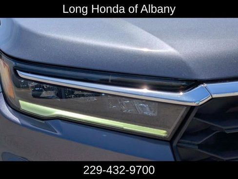 Used 2025 Honda Pilot EX-L image 3