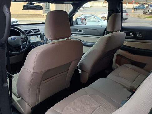 Used 2019 Ford Explorer XLT w/ Equipment Group 201A AWD/4WD image 15