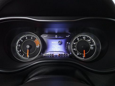Used 2022 Jeep Cherokee Trailhawk AWD/4WD image 15