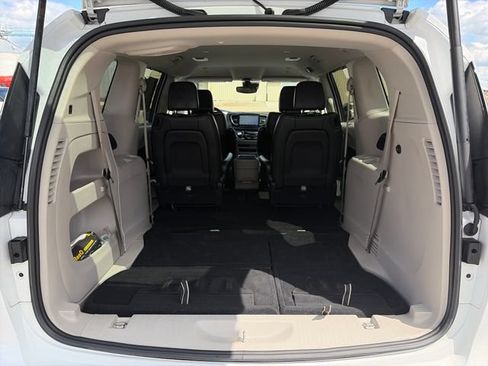 Used 2024 Chrysler Pacifica Touring-L FWD image 44