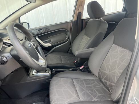Used 2013 Ford Fiesta SE image 9