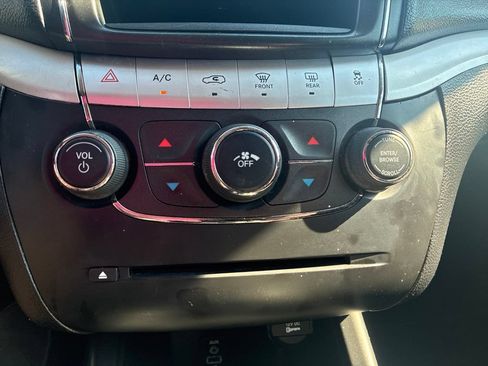 Used 2019 Dodge Journey SE w/ Connectivity Group FWD image 29