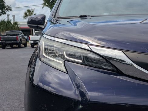 Used 2023 Toyota Sienna LE w/ LE Plus Package FWD image 10