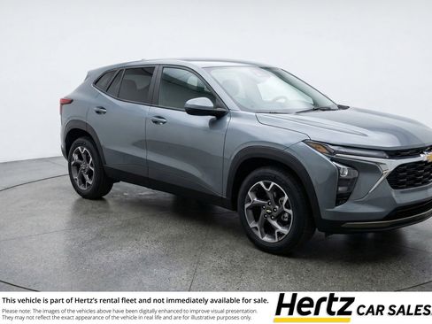 Used 2025 Chevrolet Trax LT FWD image 1