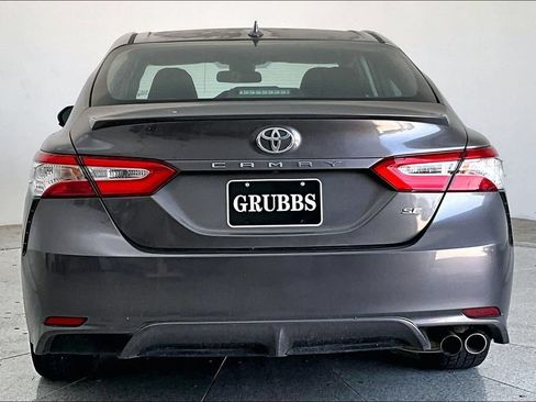 Used 2020 Toyota Camry SE FWD image 4