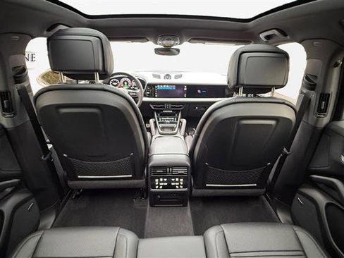 Used 2025 Porsche Cayenne S AWD/4WD image 22