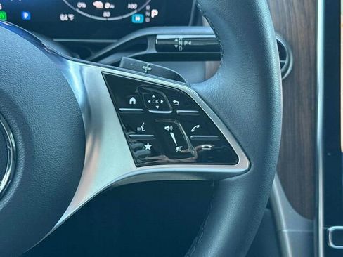 Used 2025 Mercedes-Benz GLC 350e 4MATIC image 31