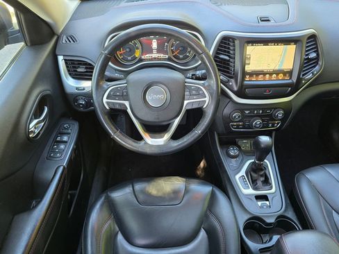 Used 2016 Jeep Cherokee Trailhawk w/ Leather Interior Group AWD/4WD image 18