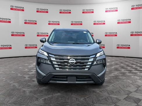 Used 2024 Nissan Rogue SV FWD image 2