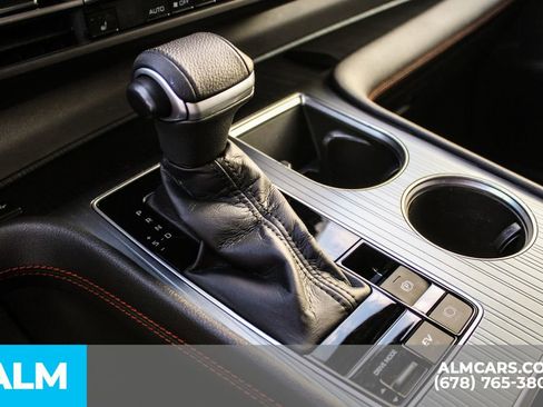 Used 2022 Toyota Sienna XSE image 38