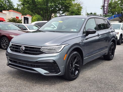 Used 2024 Volkswagen Tiguan SE R-Line AWD/4WD image 2