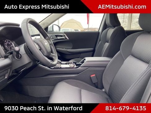 New 2026 Mitsubishi Outlander ES image 8