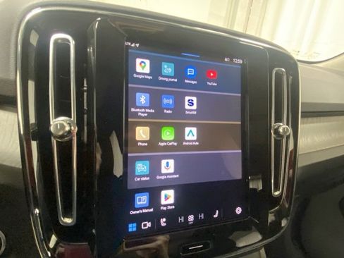 Used 2025 Volvo XC40 B5 Core image 21