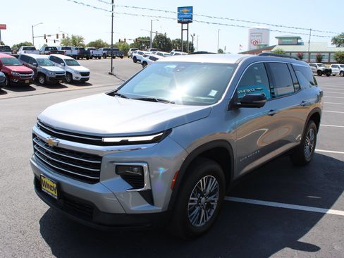 Used 2026 Chevrolet Traverse LT w/ Driver Confidence Package AWD/4WD image 4