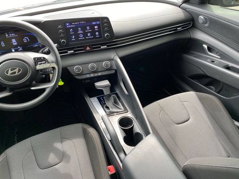 Certified 2025 Hyundai Elantra SE FWD image 25