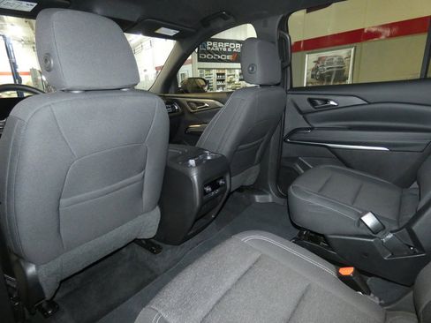 Used 2025 Chevrolet Traverse LT image 22