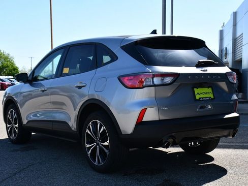 Used 2022 Ford Escape SE w/ SE Sport Appearance Package AWD/4WD image 4