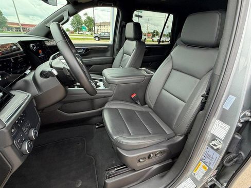 Used 2025 Chevrolet Tahoe LT AWD/4WD image 25