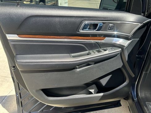 Used 2017 Ford Explorer Limited w/ Equipment Group 301A AWD/4WD image 11