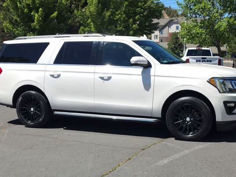Used 2018 Ford Expedition Max XLT w/ Equipment Group 202A AWD/4WD image 2