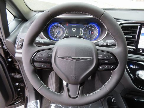 New 2026 Chrysler Pacifica Select w/ S Appearance Package AWD/4WD image 4