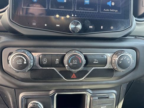 Used 2021 Jeep Wrangler Unlimited Sport AWD/4WD image 16