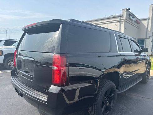 Used 2020 Chevrolet Suburban LT w/ Luxury Package RWD image 4
