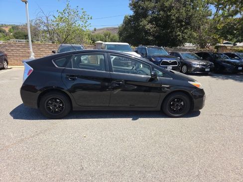 Used 2014 Toyota Prius Two FWD image 7