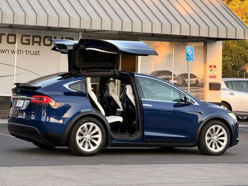 Used 2016 Tesla Model X 75D AWD/4WD image 7