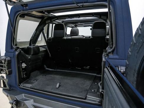 Used 2025 Jeep Wrangler Unlimited Rubicon w/ Technology Group image 95