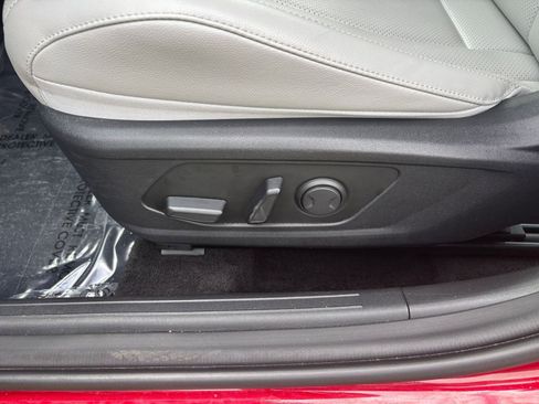 Used 2025 Hyundai Elantra Limited image 24