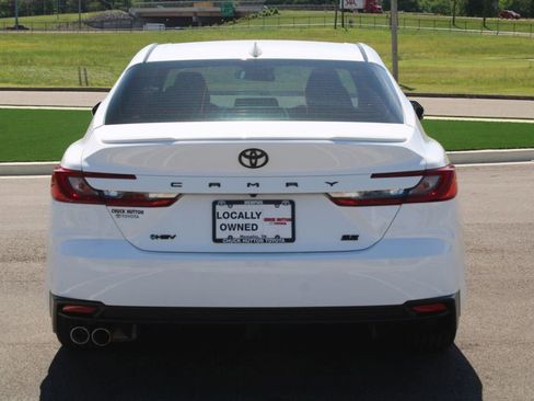 Used 2025 Toyota Camry SE FWD image 3