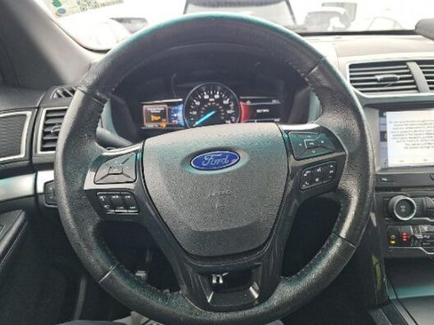 Used 2017 Ford Explorer XLT w/ Equipment Group 202A AWD/4WD image 9