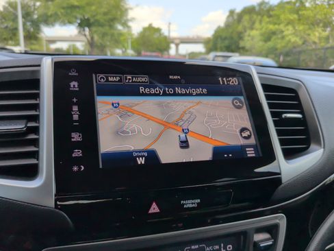 Used 2017 Honda Pilot Touring image 17