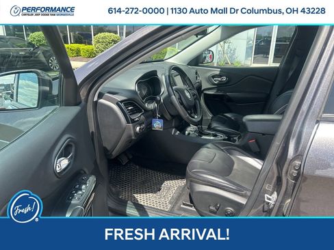 Used 2019 Jeep Cherokee Latitude Plus AWD/4WD image 11